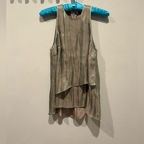 Elizabeth and James Tops - ELIZABETH & JAMES Gold Layered Sleeveless Top Tank / Size XS /